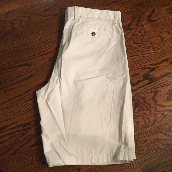 LANDS’ END Traditional Fit Flat Front Khaki Shorts 35 - Picture 3 of 7